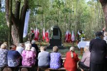Uroczystość przy pomniku leśników Nowakowskich